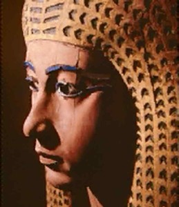 Ahmose I  sønn av Seqenenre startet israelittens slaveri.